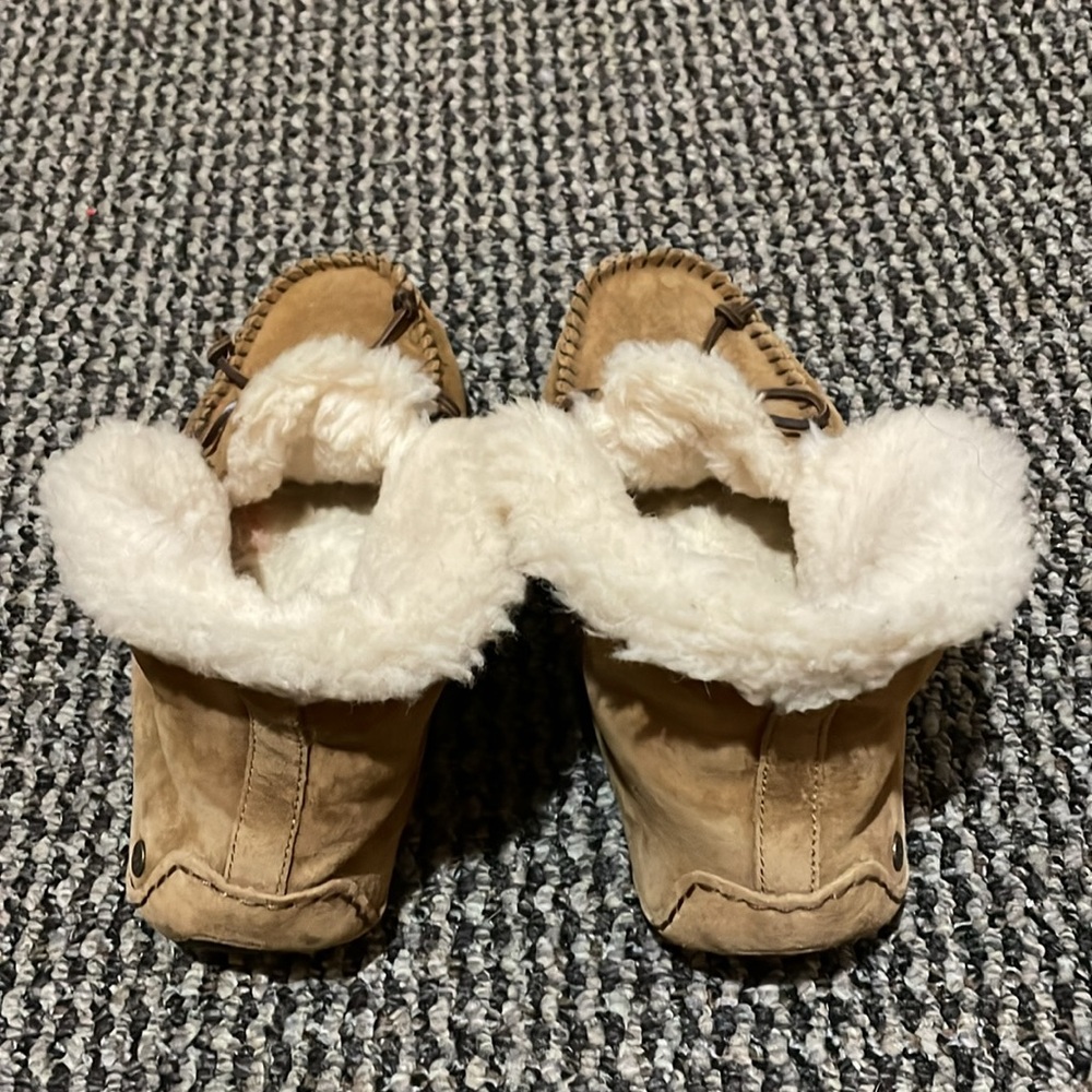 Uggs - image 2
